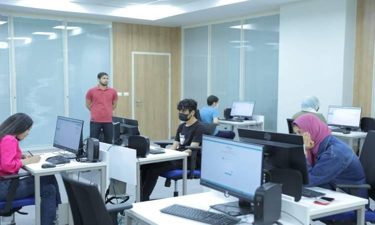 التعليم العالي: معامل الحاسب الآلي بالجامعات الحكومية جاهزة.. وتقديم الدعم الفني لطلاب الثانوية