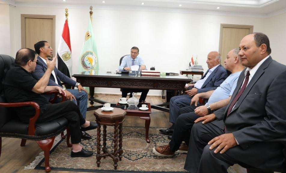 وزير الزراعة يلتقي منتجي الدواجن لبحث آليات تطوير الصناعة ودعم المربين