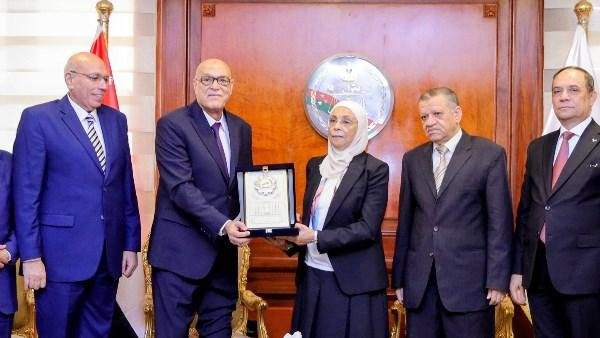 المستشارة هدى عيسى تستقبل رئيس قضايا الدولة لتهنئتها بمنصبها الجديد |صور
