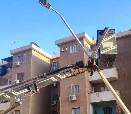 محافظ أسوان يوجه بسرعة التعامل مع أعمدة الإنارة المتهالكة