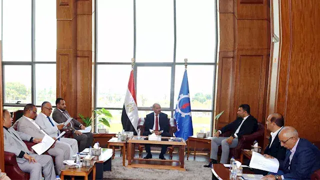 محافظ السويس يبحث مع أعضاء مجلسي النواب والشيوخ تحسين الخدمات والمرافق العامة
