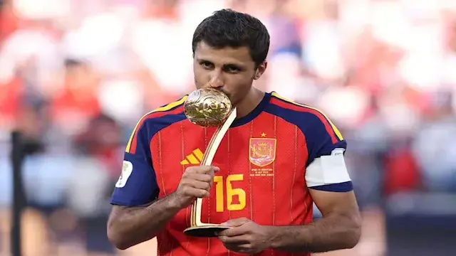 أمام الأهلي.. برشلونة يحدد موعد حفل تقديم رودري