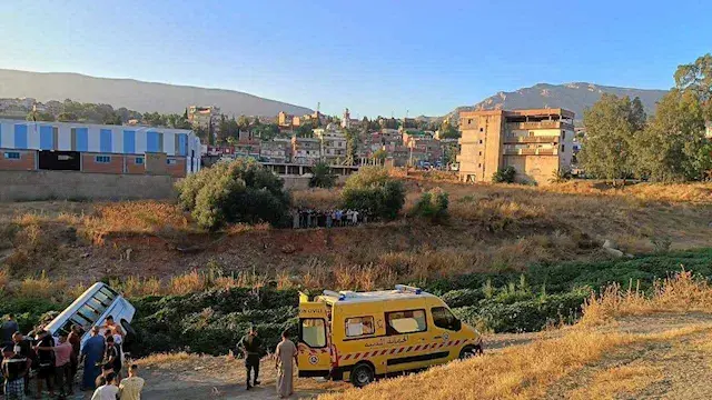 فاجعة في الجزائر.. 6 وفيات و19 جريحًا إثر انقلاب حافلة عمال (صور وفيديو)