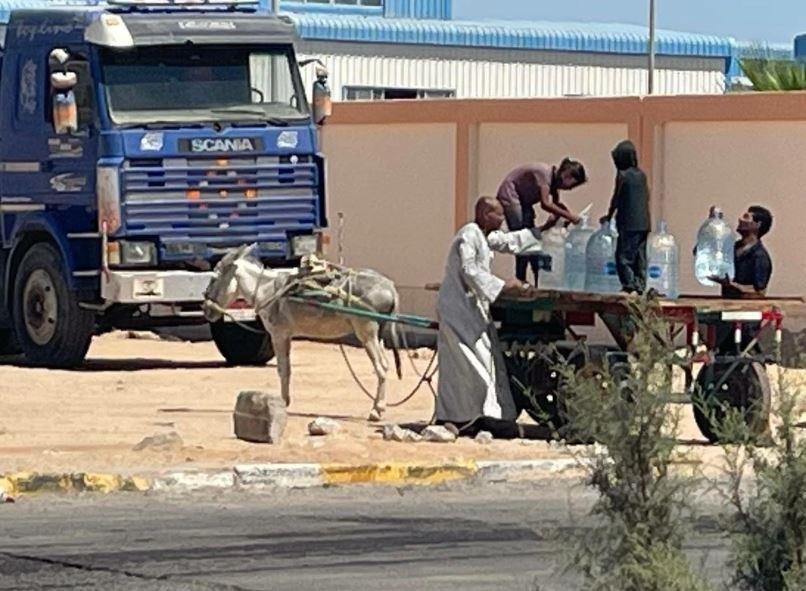 محافظ البحر الأحمر يرد على أزمة المياه وصور المواطنين بالجراكن: مشهد لا نرتضيه والحل خلال شهور