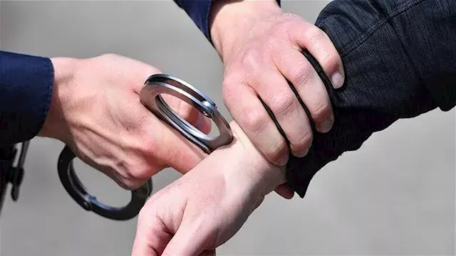 بداخلها 2000 نسخة.. القبض على مالك مكتبة في أبو النمرس