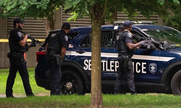 شرطة سياتل: الفتى الذي اعتُقل لصلته بإطلاق نار في مهرجان كان يحمل مسدسا غير قابل للتعقب