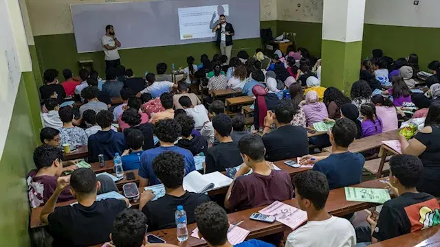 من الابتدائية إلى الثانوية العامة.. كيف تلتهم الدروس الخصوصية دخل الأسر المصرية؟