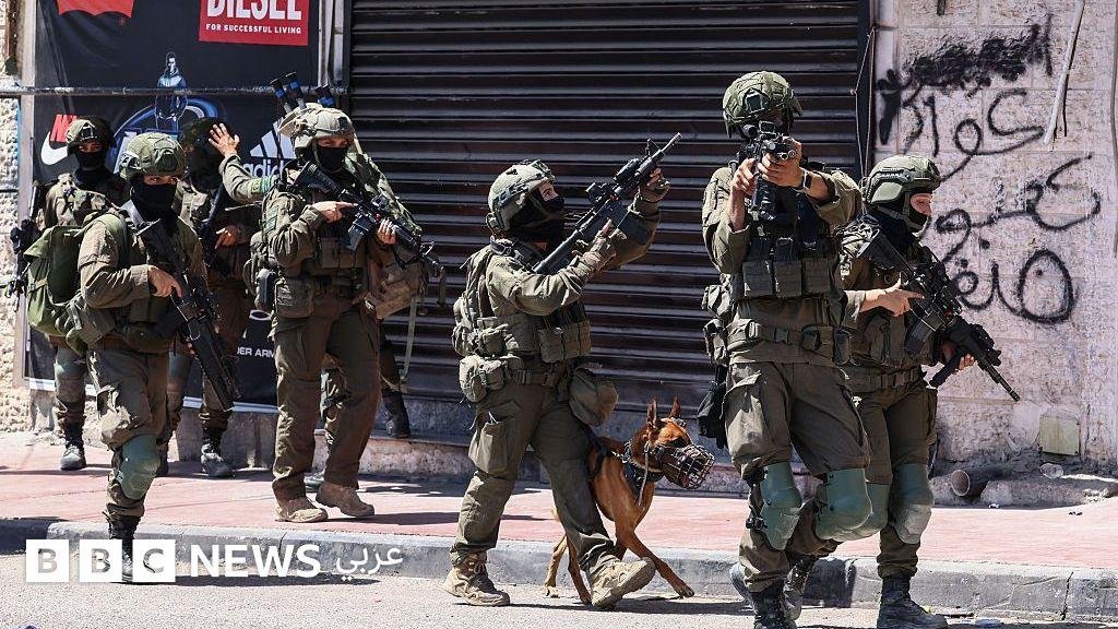 إسرائيل تنفذ عملية عسكرية واسعة النطاق في مخيم  قلنديا للاجئين الفلسطينيين