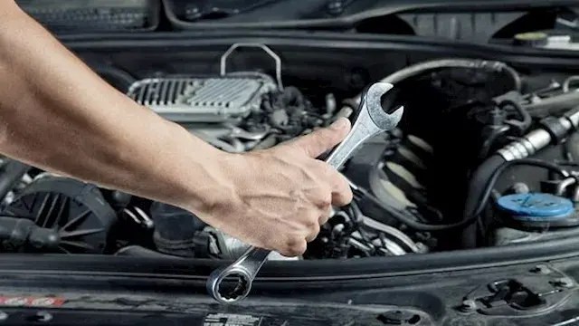 أعطال خطيرة في سيارتك تبدأ بعلامات بسيطة.. 5 مؤشرات لا تتجاهلها