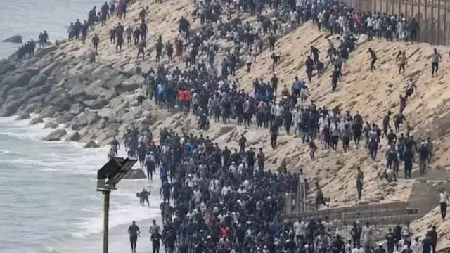 50 ألف مغربي.. إسبانيا تعلن بدء عودة المهاجرين الذين تدفقوا إلى سبتة