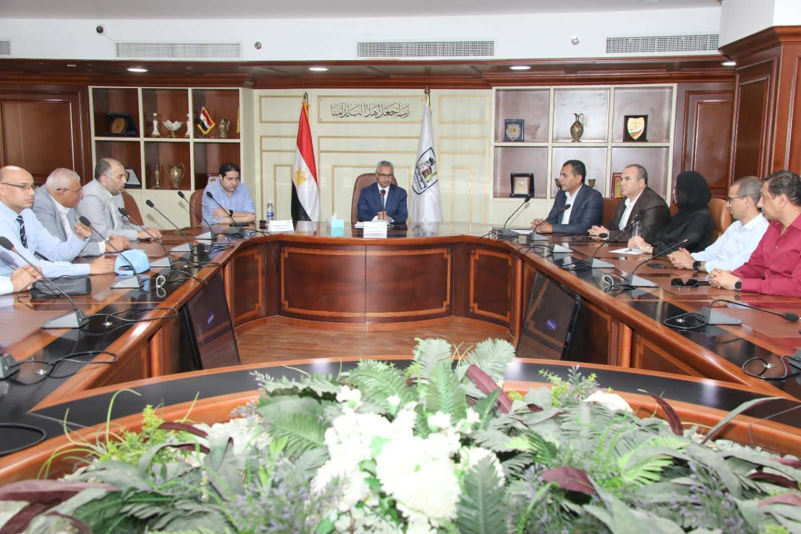 محافظ بني سويف يبحث مع أعضاء لجنة الإسكان رفع كفاءة منظومة الصرف ببياض العرب