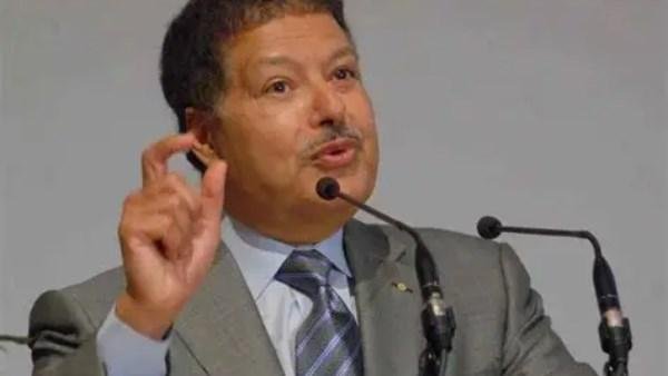 في ذكرى رحيل صاحب "الفيمتوثانية".. أحمد زويل.. عالمٌ مصري غيّر وجه الكيمياء الحديثة