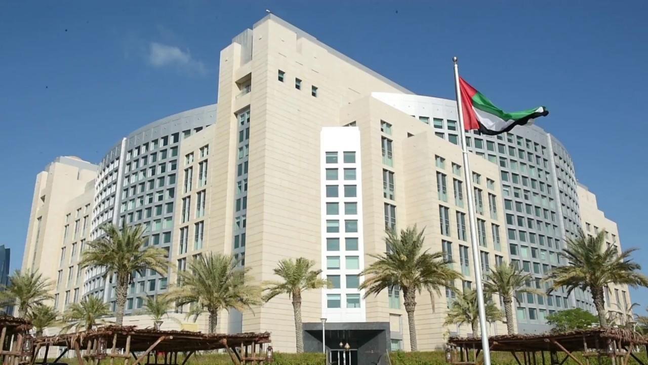 الإمارات تؤكد ضرورة وقف إيران لجميع هجماتها العدائية وإعادة فتح مضيق هرمز بدون شروط