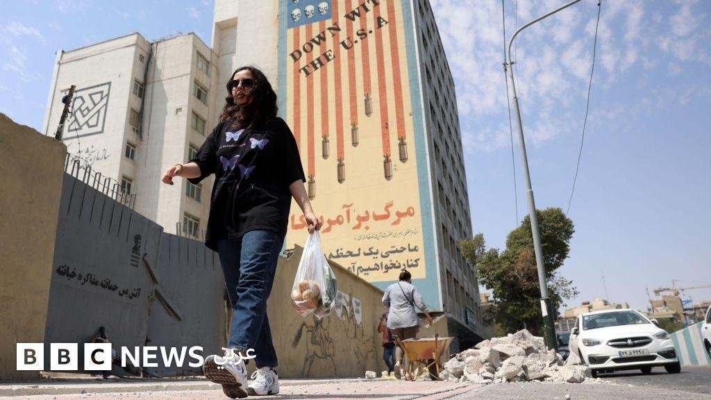 إيران تلوّح باتباع "نهج هجومي بالكامل" وترامب يهدد بقصف عُمان