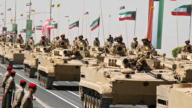 رئيس أركان الجيش الكويتي يشارك في اجتماع بالسعودية لحماية مضيق باب المندب