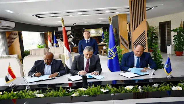 محافظ أسوان يشهد توقيع بروتوكول لتطوير وإدارة الحديقة النباتية