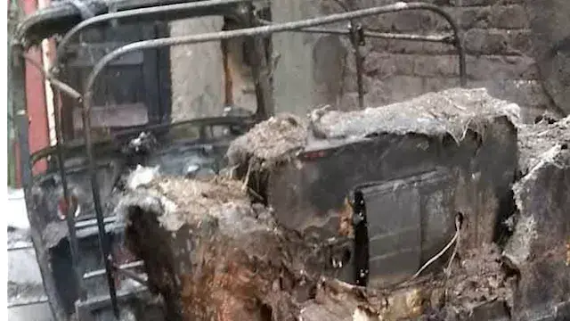 يعول أمه وأشقائه الثلاثة.. حريق يحول توكتوك شاب يتيم بالمنوفية إلى حطام