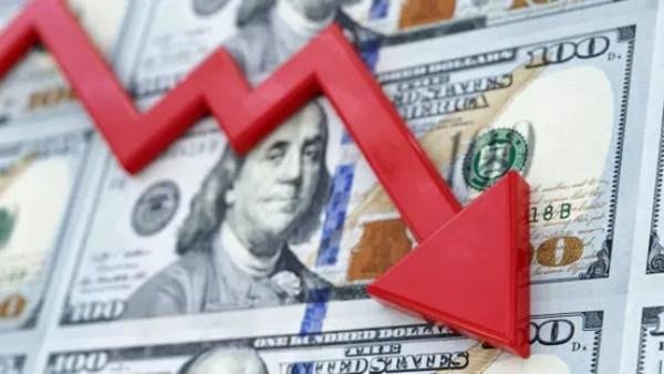 انفراج التوترات بين أمريكا وإيران يدفع الدولار للتراجع