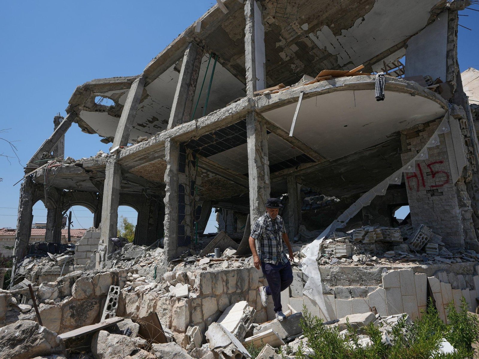 At least one Lebanese person, two Israeli soldiers killed in south Lebanon
