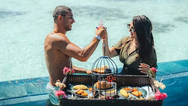 18 صورة لرامي ربيعة وزوجته في أجواء صيفية بالمالديف