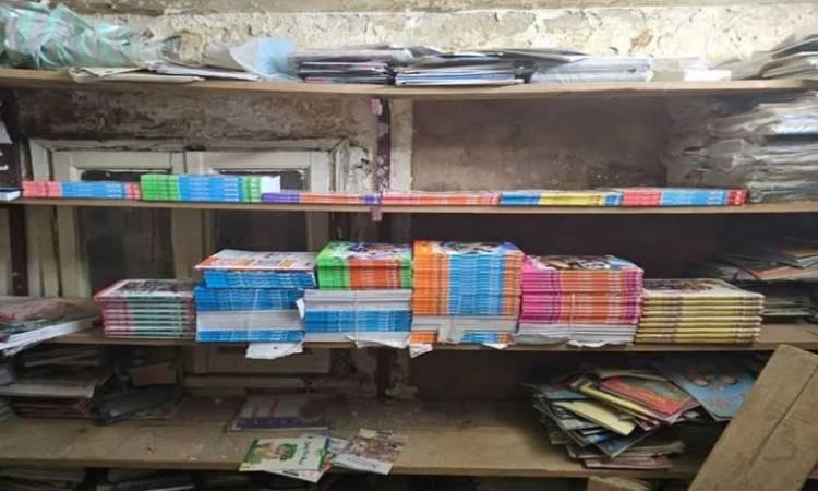 ضبط مالك مكتبة بحوزته 4 آﻻف كتاب دراسي خارجي لمختلف المواد والسنوات الدراسية بدون تصريح