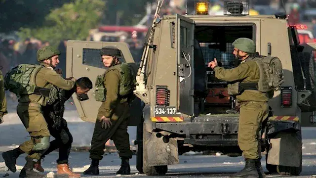 استعدادا لهدم منزلين.. جيش الاحتلال يعتقل 13 فلسطينيا في نابلس