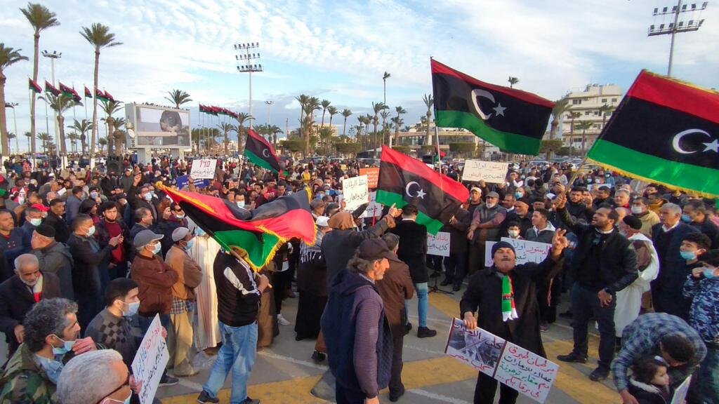 ليبيا: مقتل رئيس الاستخبارات العسكرية في الشرق وانفجار خزان وقود في الزاوية