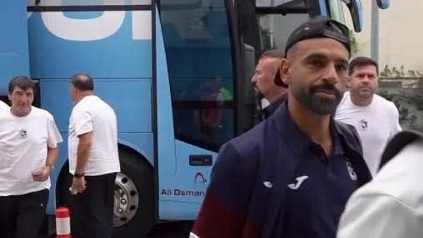محمد صلاح يصل إسطنبول مع بعثة طرابزون سبور استعدادًا لمواجهة قاسم باشا