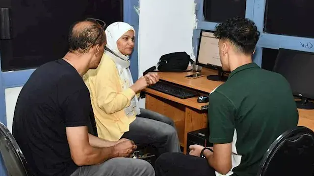 صور.. استمرار الإقبال على معامل التنسيق الإلكتروني بجامعة عين شمس