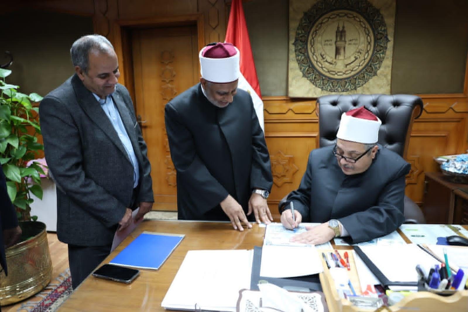 القائم بعمل وكيل الأزهر يعتمد نتيجة الدور الثاني للشهادة الثانوية لمعاهد فلسطين بنسبة نجاح 97.7%