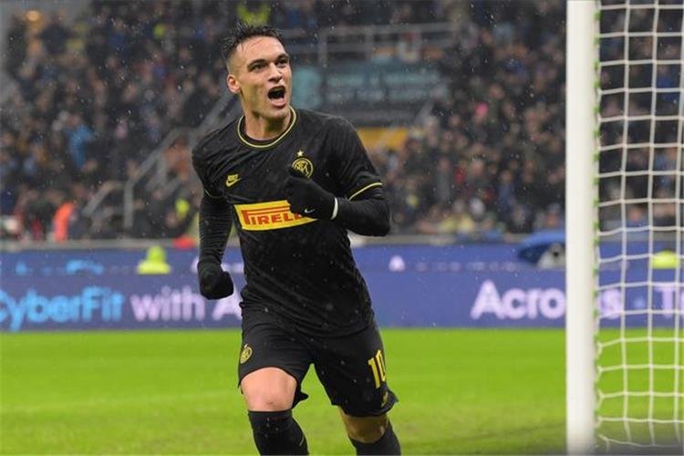 برشلونة يحسم موقفه من التعاقد مع لاوتارو مارتينيز