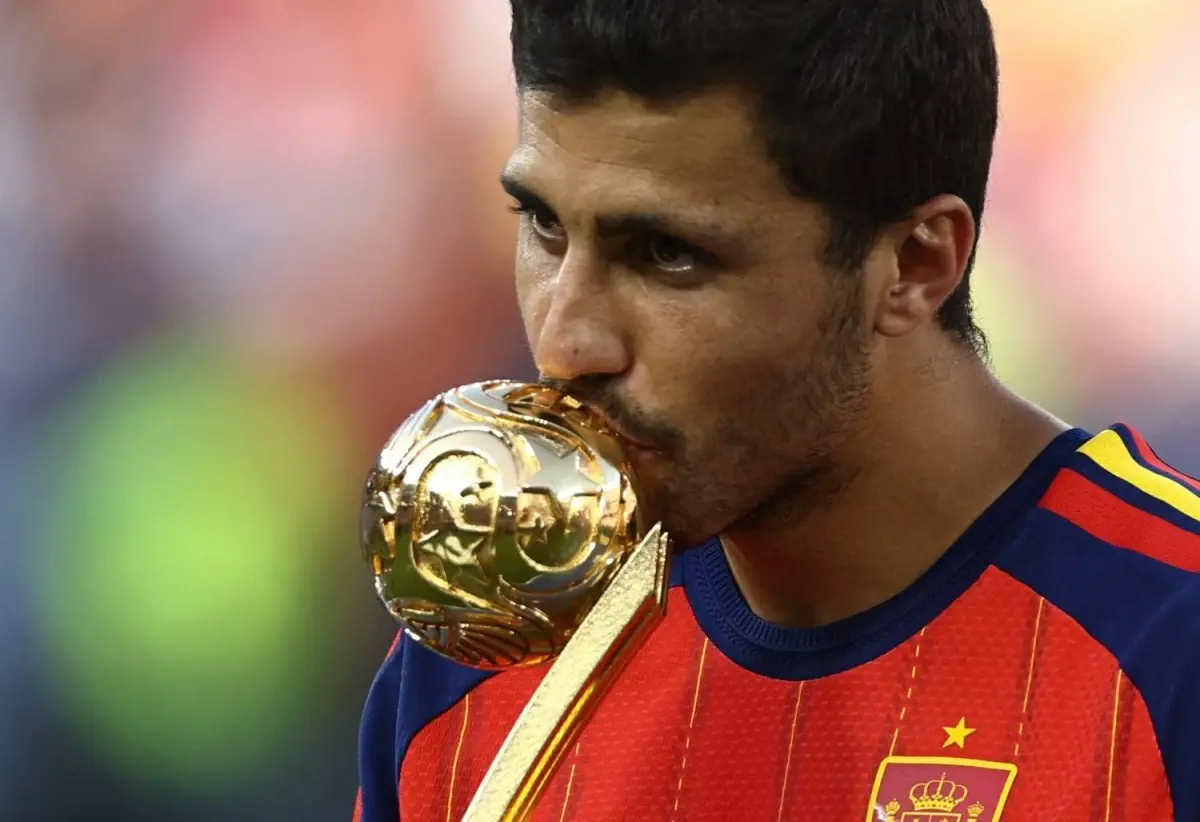رودري يبلغ مانشستر سيتي بموقفه من الاستمرار.. هل يرحل إلى ريال مدريد؟