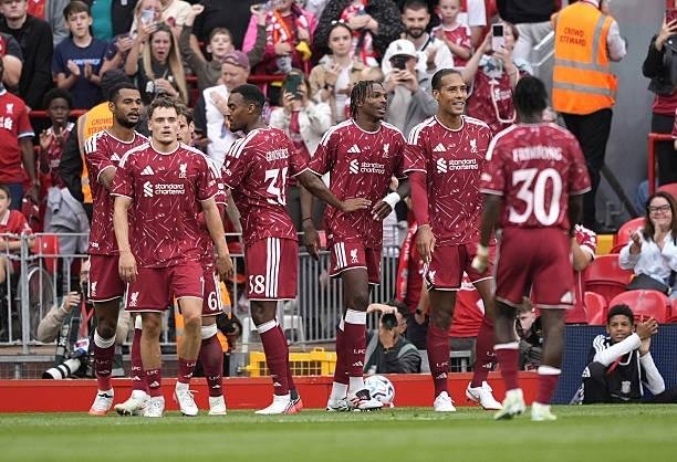 ليفربول يتفوق على كومو بثنائية في بروفة أخيرة قبل انطلاق الدوري الإنجليزي