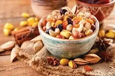 هل تنتهي صلاحية المكسرات؟.. علامات تكشف أنها لم تعد صالحة للأكل