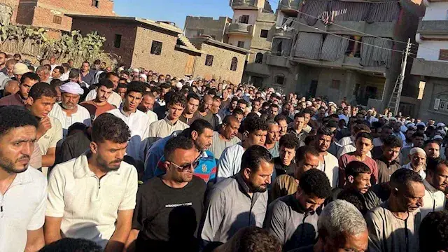 الفيوم تشيّع ضحيتين في حادث ال...