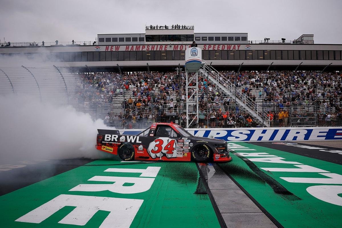 Layne Riggs wins NASCAR Truck New Hampshire race amid nail-bitting Chase battle