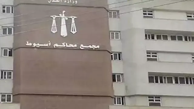 ضُبط بـ16 قطعة حشيش وفرد خرطوش...