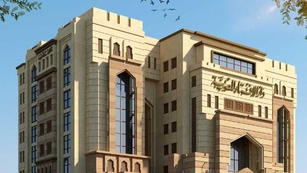 دار الإفتاء تحسم الجدل حول حكم تصحيح القراءة للإمام أثناء الصلاة