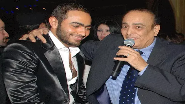 وفاة والد تامر حسني بعد مروره بأزمة صحية مفاجئة (تعرف على التفاصيل)