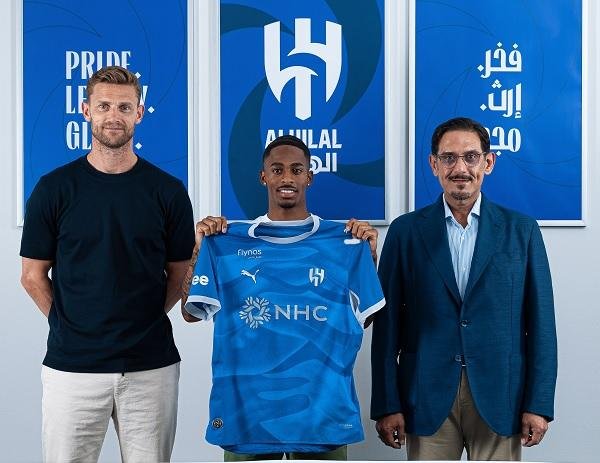 الهلال السعودي يتعاقد مع مهاجم منتخب هولندا