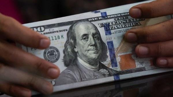 سعر الدولار اليوم في البنوك المصرية.. أعلى قيمة تصل إلى 50.35 جنيه للبيع