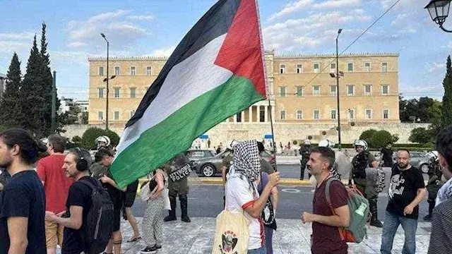 بالأعلام الفلسطينية.. مظاهرات في اليونان تطالب الحكومة بوقف التعامل مع إسرائيل