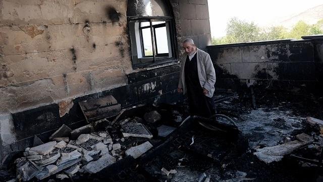 الإفتاء الفلسطيني: إحراق المساجد بالضفة سياسة إسرائيلية ممنهجة