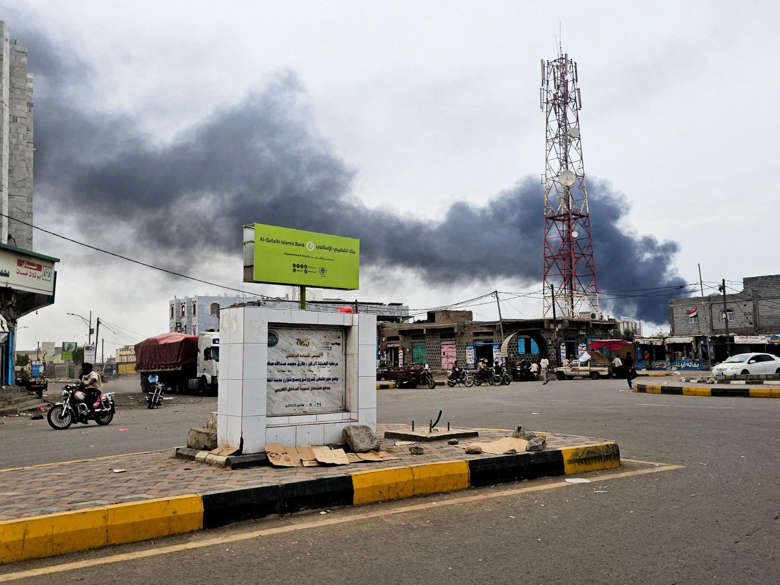 Houthis renew missile and drone attacks on Yemen’s port of al-Makha