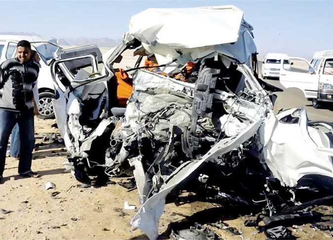 إصابة 9 أشخاص بينهم 3 أطفال إثر حادث تصادم سيارتين بمركز الداخلة في الوادي الجديد