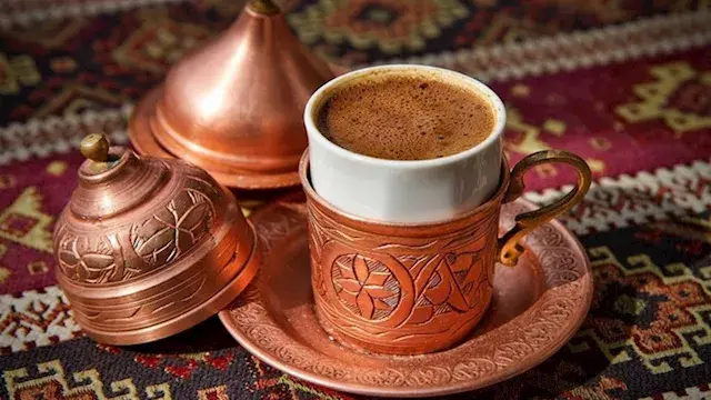 ماذا يحدث لجسمك عند شرب القهوة على الريق؟