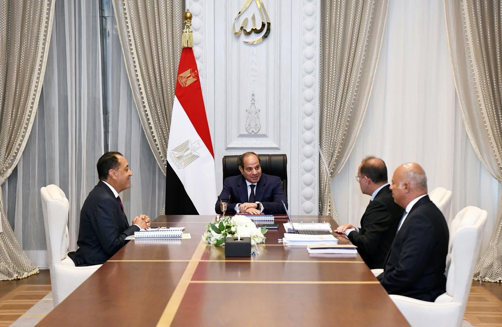 الرئيس السيسي يوجه بإطلاق الحزمة الثالثة للتسهيلات الضريبية وتشديد الرقابة على استغلال الشواطئ وتسليم الوحدات العقارية في مواعيدها