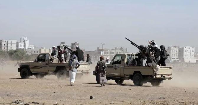 الدفاع اليمنية تعلن مقتل 17 عسكريا بهجوم للحوثيين
