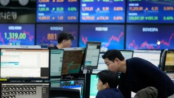 مؤشرات الأسهم الآسيوية تغلق متباينة وسط حالة من عدم اليقين بشأن الملاحة عبر مضيق هرمز