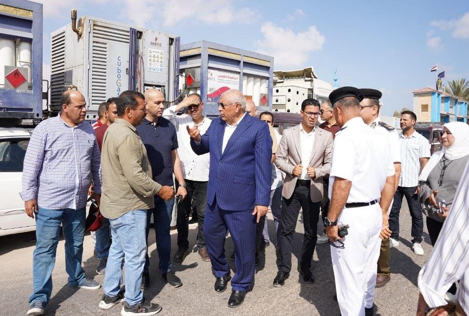 محافظ مطروح يوجه بالإسراع في تحويل محطات الوقود للعمل بالغاز تيسيرا على أصحاب السيارات